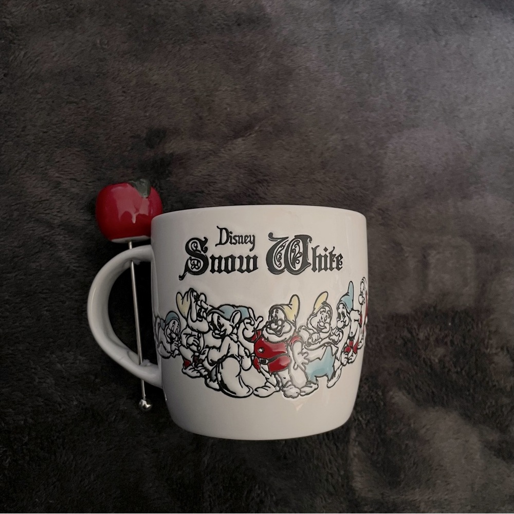 Disney Snow White And The Seven Dwarfs Mug Cup Poisoned Apple Stirrer Engraved